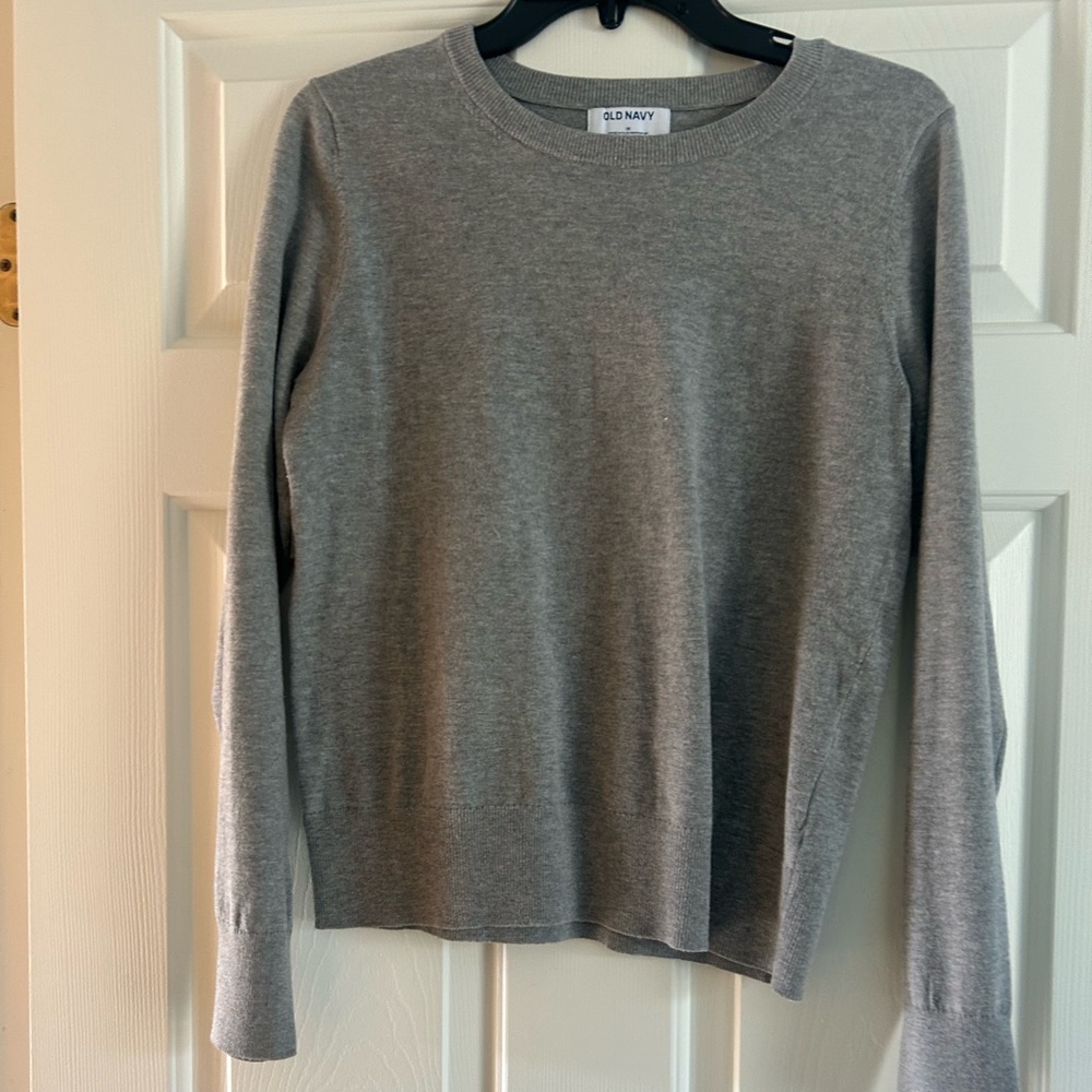 Old Navy grey sweater. Like new. Medium.